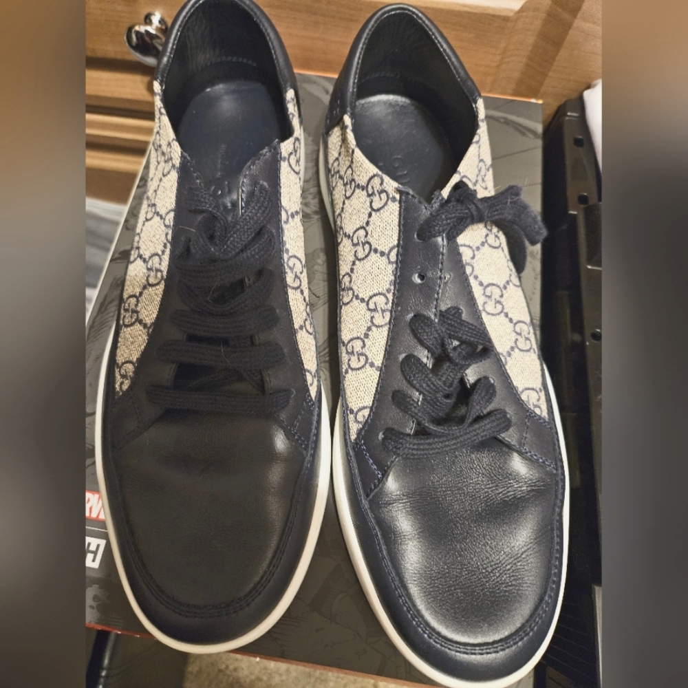 Mens Gucci navy sneakers size 8mens